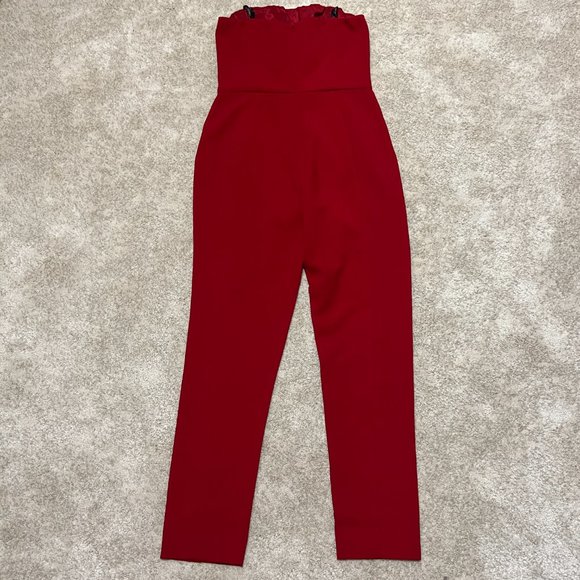 Black Halo Jumpsuit Size 6 Red Strapless Tapered Leg Pockets Evening or Workwear - Picture 2 of 12